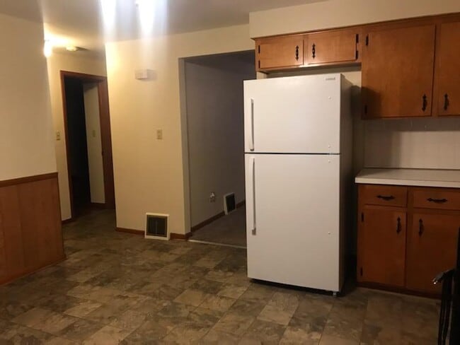 Building Photo - 990 Dravis St Unit 990 Dravis