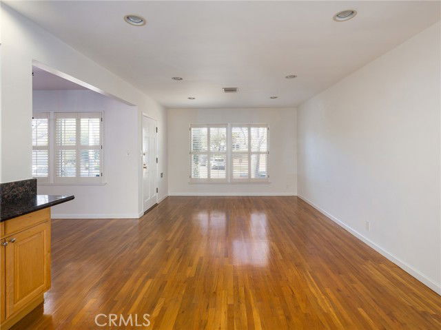 Photo - 7024 Alverstone Ave