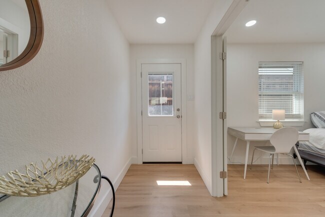 Photo - 6722 Hyacinth Ln