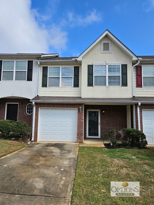Building Photo - 3BR Townhouse