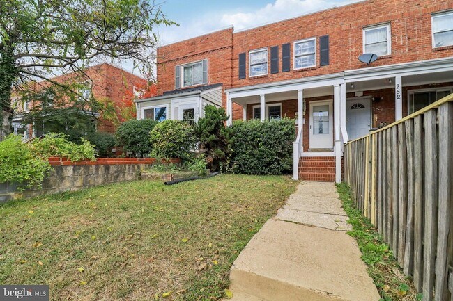 Photo - 250 Lynhaven Dr
