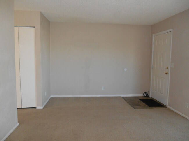 Photo - 898 Rhinegold Way