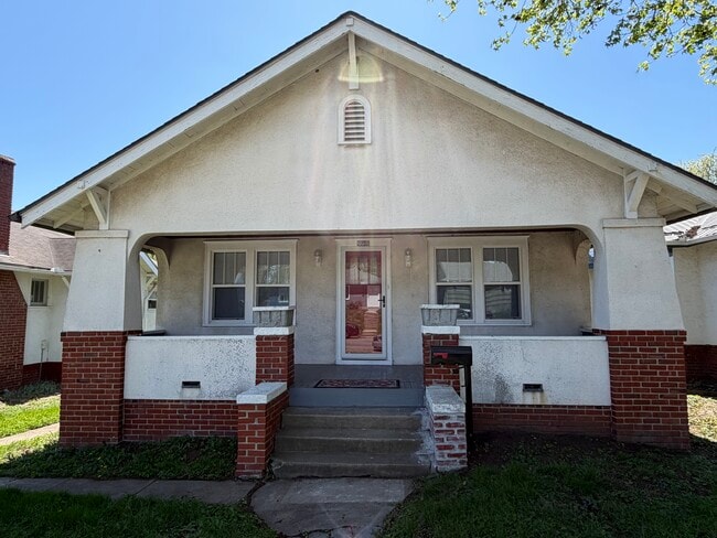 Building Photo - 2222 Duncan St