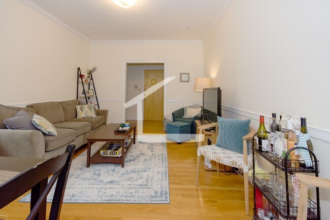 Photo - Avl 9/1 - No fee! Lovely 2BR/1BA in elevator building in Allston