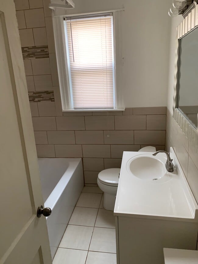 Photo - 156A Lewis St