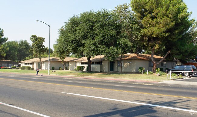 Evergreen Apartments - Evergreen Apartments