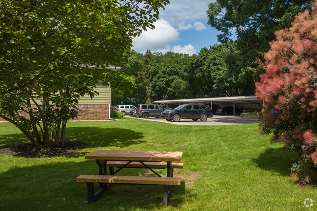 Richmond Hills Apartments