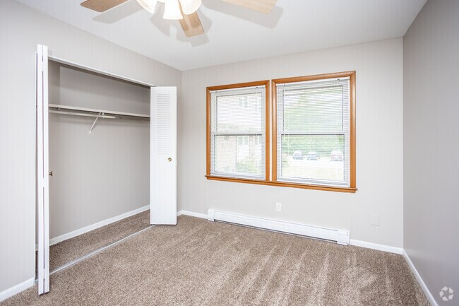 2BR, 1.5BA - 800 SF