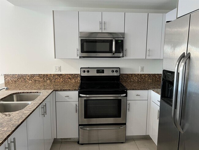 Photo - 2300 NW 7th St Unidad 308