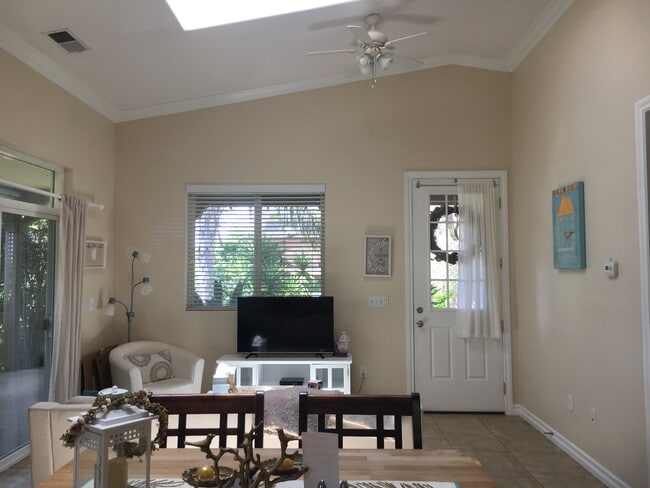 Photo - 12743 Larchmont St