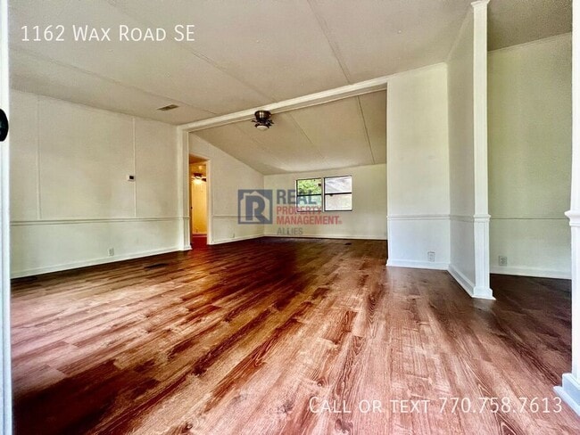 Photo - 1162 Wax Rd SE