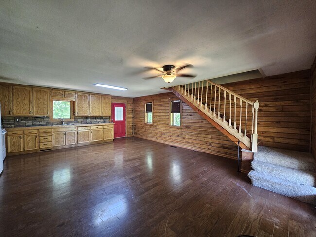 Photo - 777 SE Y Hwy