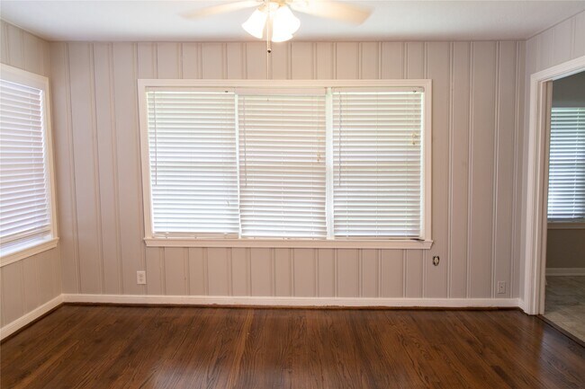 Photo - 8527 Greenbush St