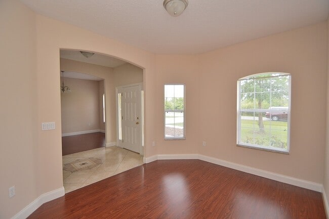 12 Lamar Ln