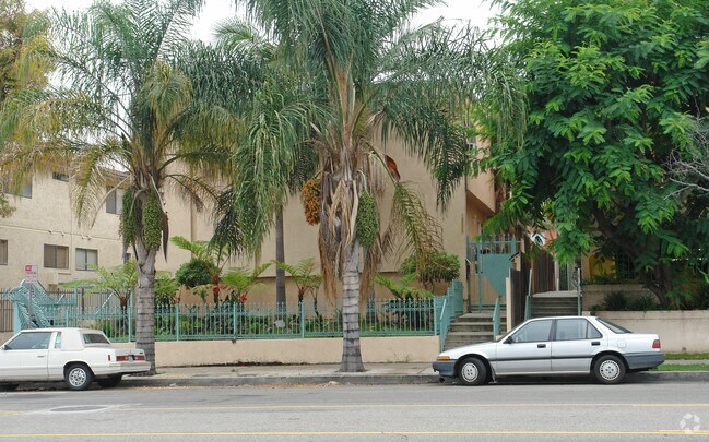 Photo - 13952 Moorpark Ave