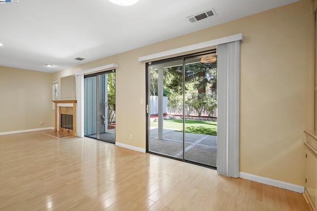 Photo - 5227 Riverdale Ct