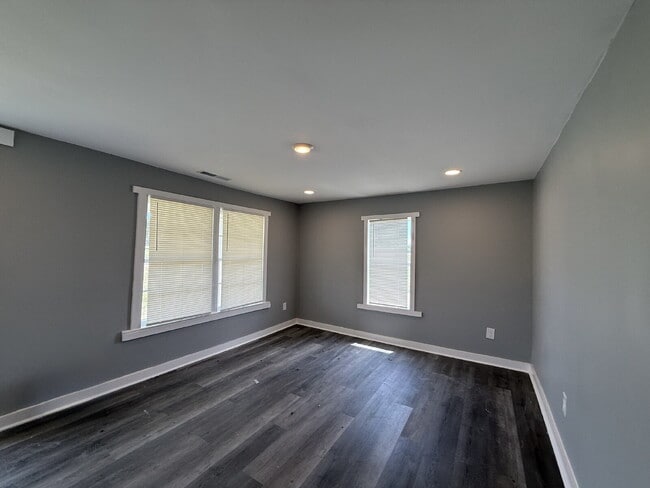 Photo - 2 bedroom Cozy Living with Modern Comforts!"