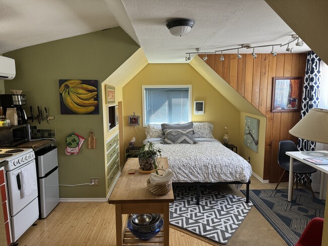 Photo - 1370 Garfield Aly Unit Furnished studio apt.