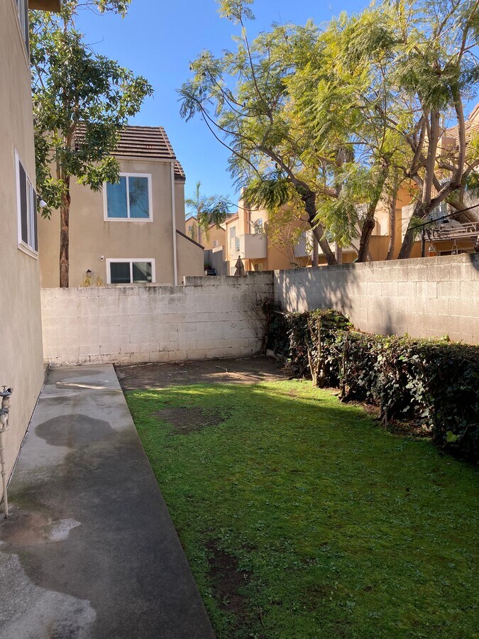 Photo - 425 E. Tamarack Ave.