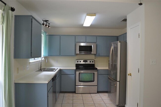 Photo - 2500 Cherrylawn Dr