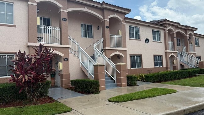 Building Photo - 1271 SE 27th St Unit 203