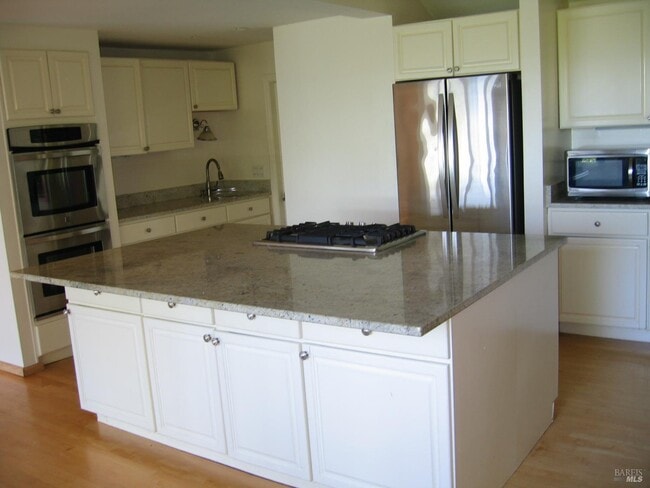 Photo - 230 Diviso St