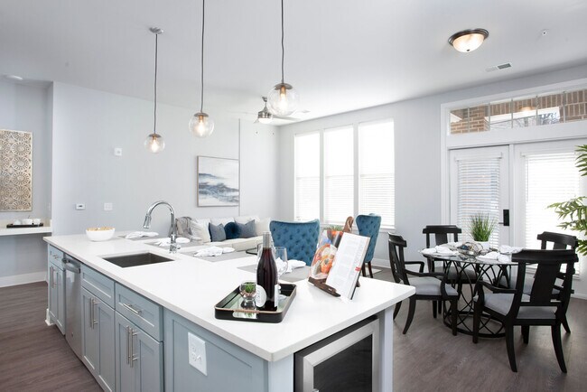 Photo - 800 St Marys