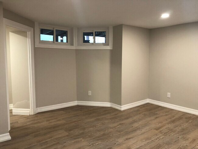 Photo - 646 Broadview Av