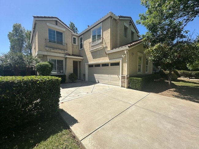 Building Photo - Brentwood Beauty 3 Bed 2.5 Bath