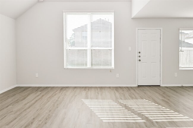 Photo - 5007 Giant Sequoia Way