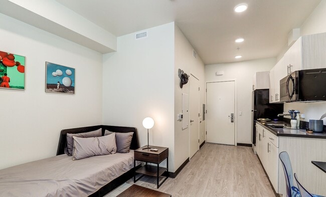 4252 Crenshaw