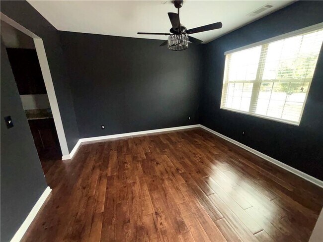 Photo - 8389 Regent St