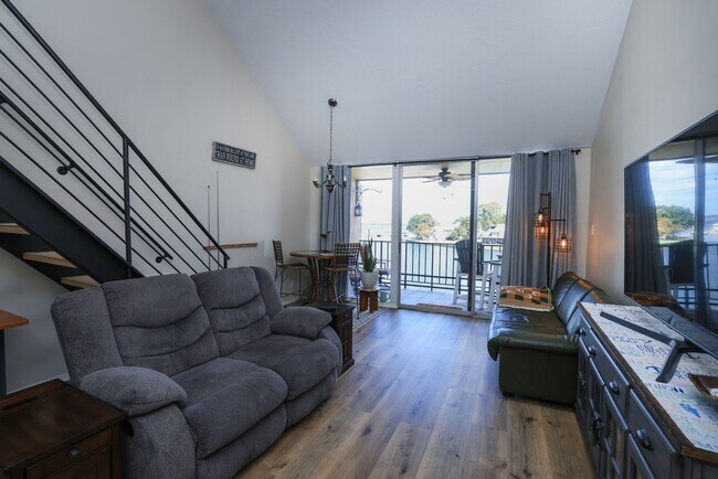 Photo - 12600 Melville Dr