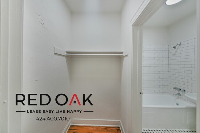 Photo - Vintage-Inspired Studio Featuring Hardwood... Unit 112