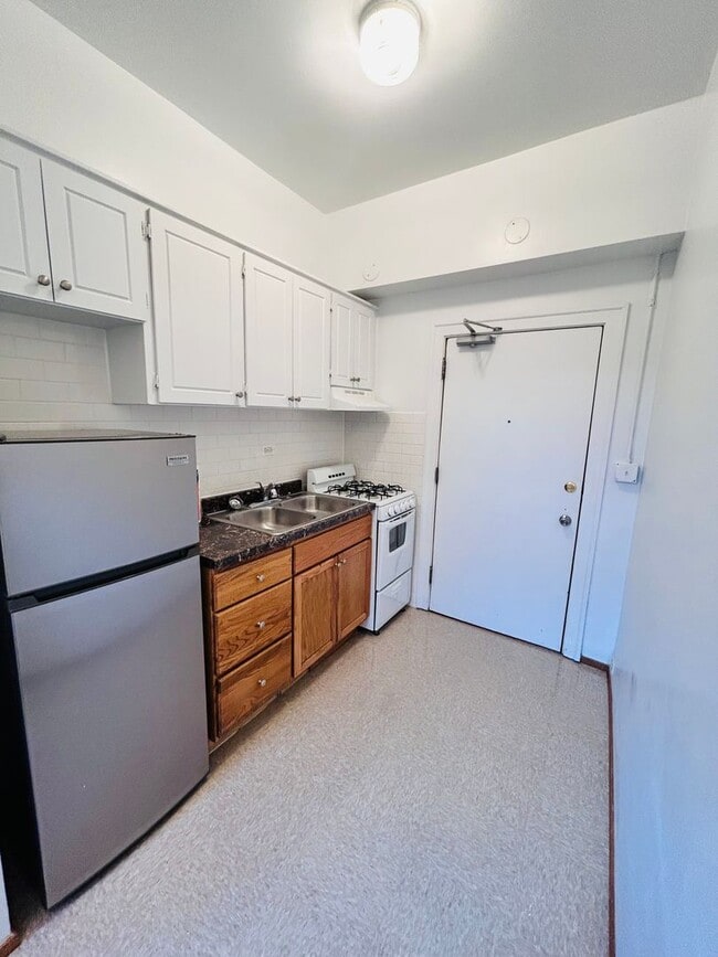 Photo - Winthrop Manor Apartments
