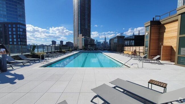 Building Photo - 1 bedroom in LONG ISLAND CITY NY 11109 Unit 1512 Rental