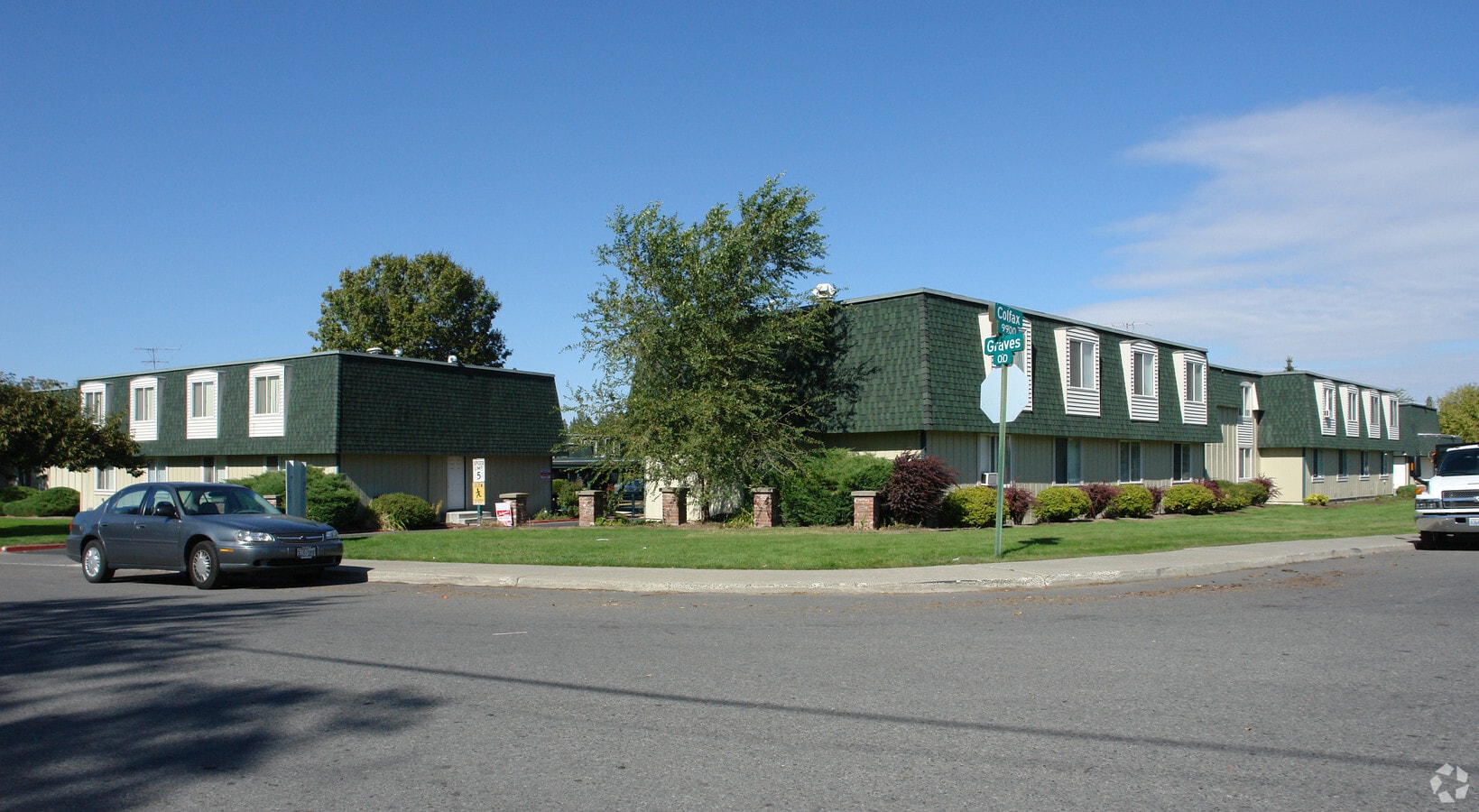 Pine Villa - Pine Villa Apartments
