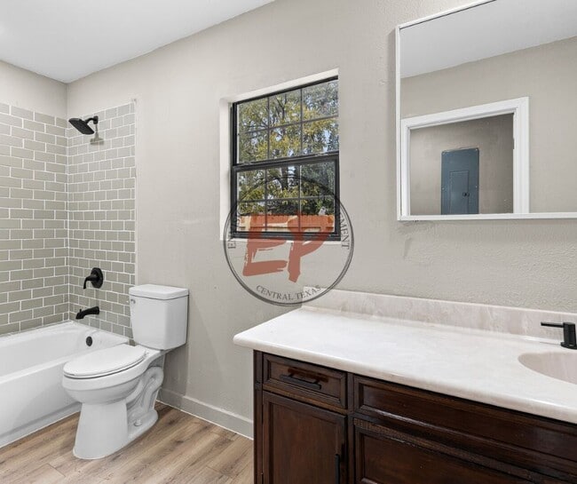 Photo - 507 Harbour Ave