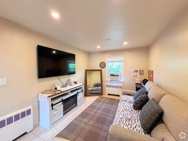 Building Photo - 47 1st St Ext Unit Rear Rental