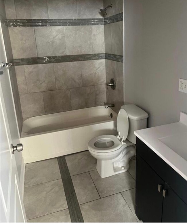 Building Photo - 8046 S Laflin St Unit 8046 S Laflin Street #2