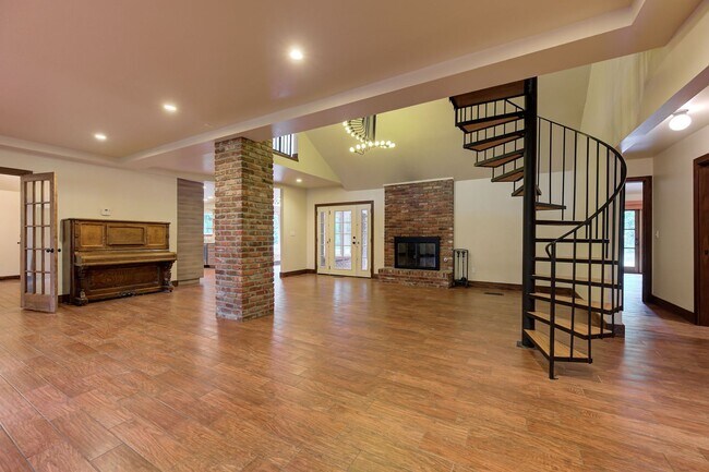 2429 Cedar Oak Dr