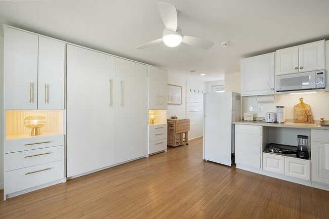 6 Ashworth Ave Unit 16