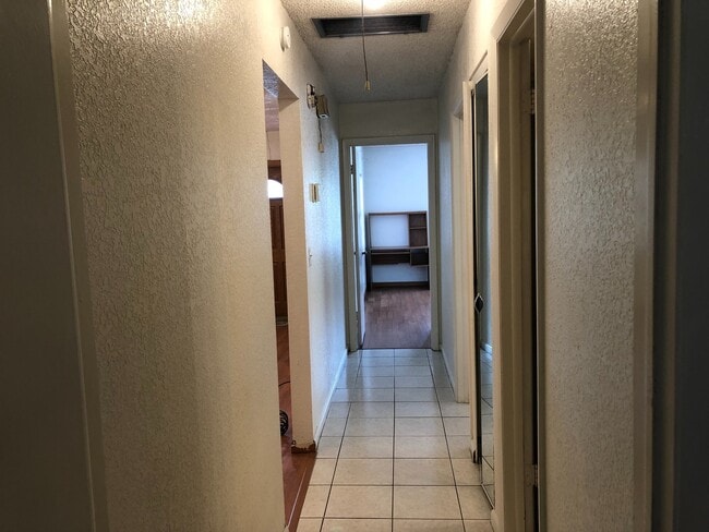 Building Photo - Palm Beach Gardens 3 Bed 2 Bath Townhouse!