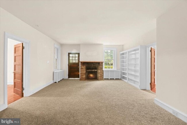 Photo - 317 Waterloo Ave