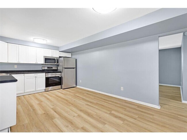 Photo - 6040 Hemlock Ln N