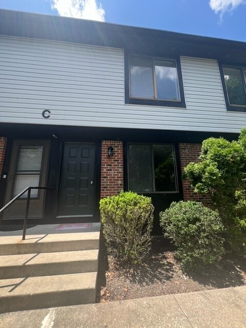 Building Photo - 935 Pinecrest Dr Unit C4