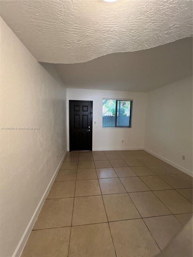 Photo - 421 SW 6th St Unidad 4