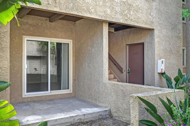 Photo - Large One Bedroom For Rent - Huntington Beach