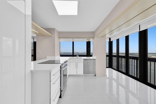 Building Photo - 2333 Brickell Ave Unit 1701