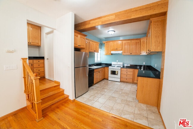 Building Photo - 2400 Pacific Ave Unit 3 Rental